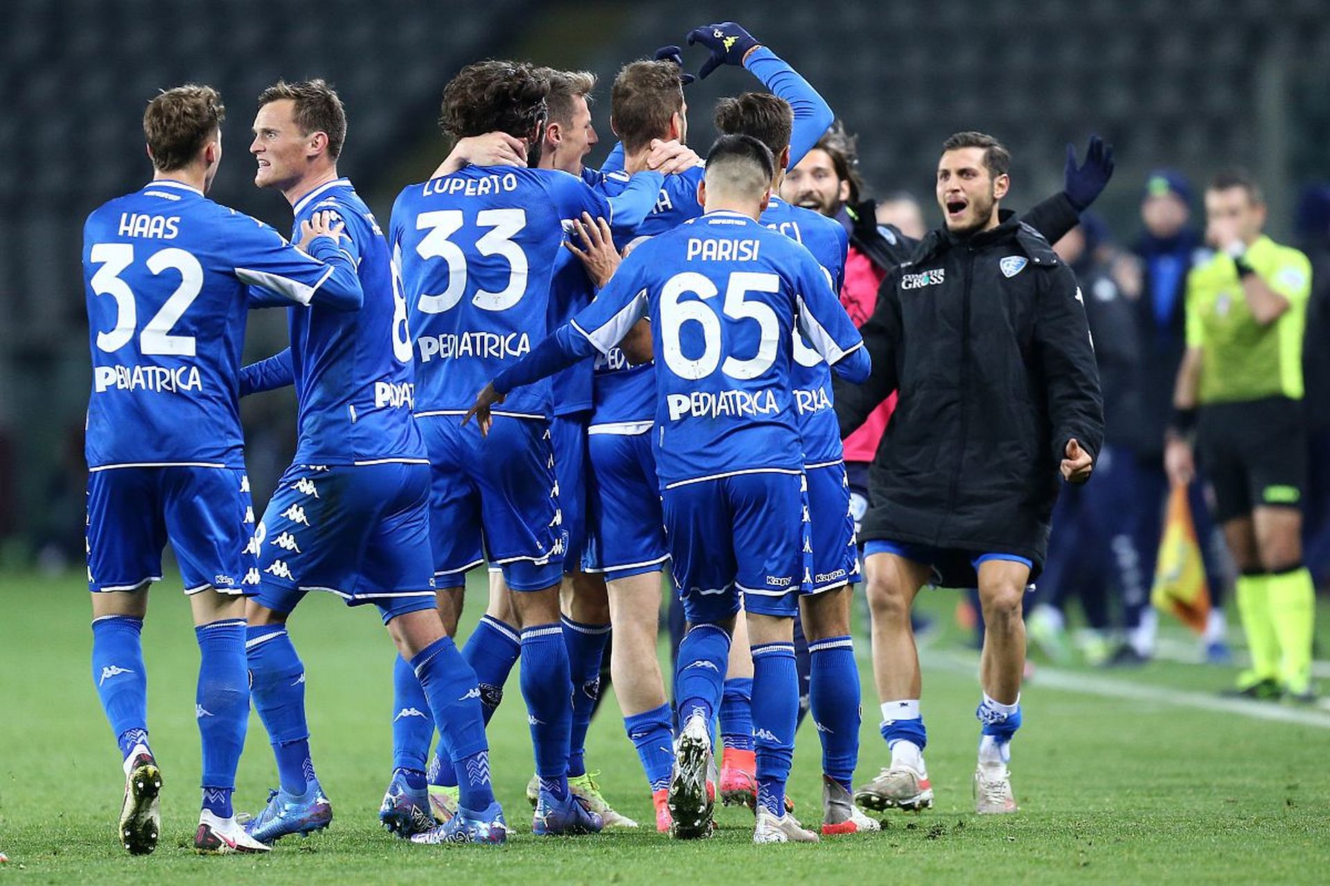 他在场时 他在场时